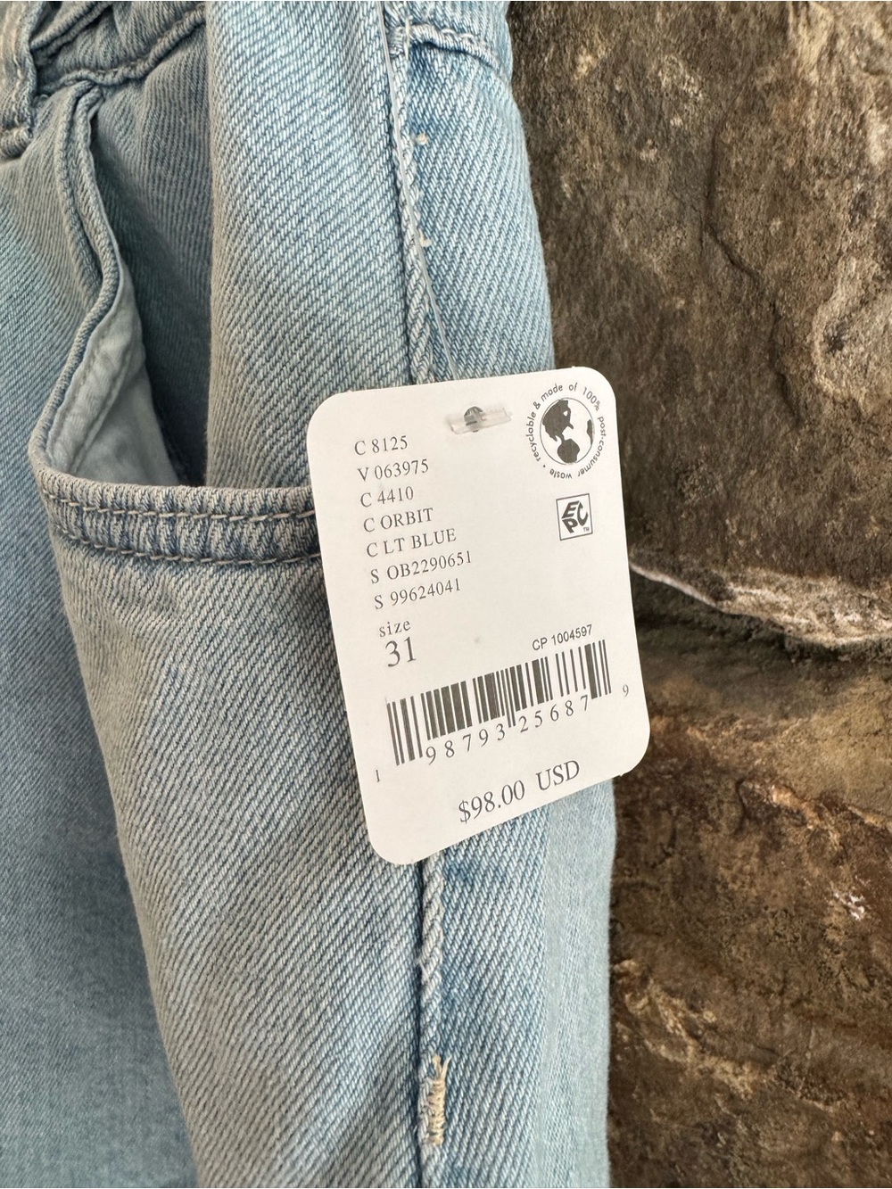 NWT We the Free Crvy Moon Denim
short Size 31 - Picture 4 of 10